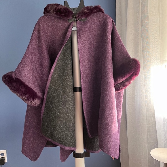 NWOT Faux Fur wool hooded cape with button, size OS - Picture 1 of 5